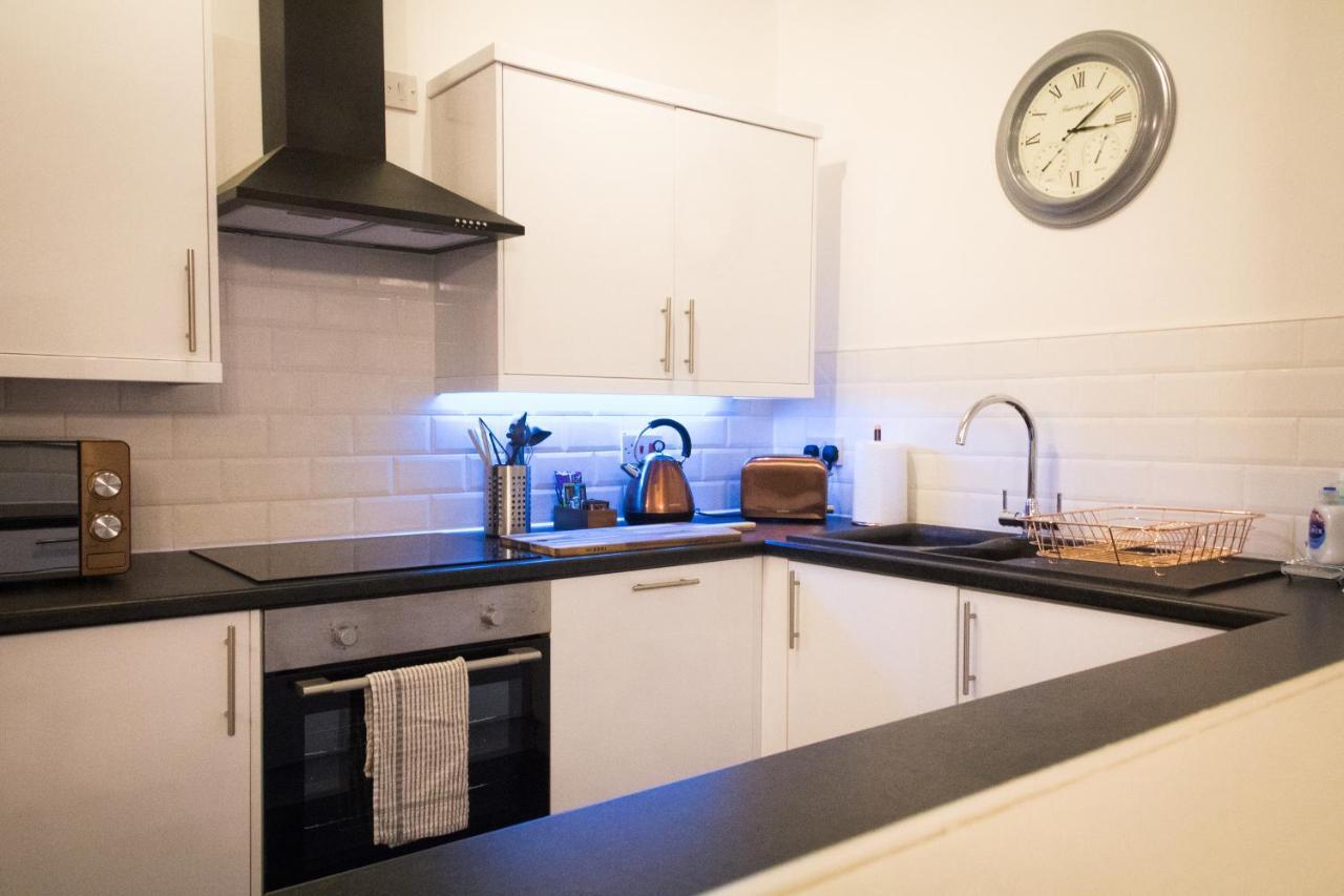 Ideal Lodgings In Thorncliffe Apartments Salford  Room photo